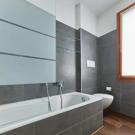 Large Navigli شقة