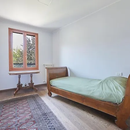 Large Navigli Apartment Mailand