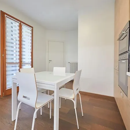 Large Navigli Apartment Mailand