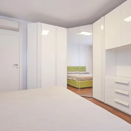 Large Navigli Apartment *