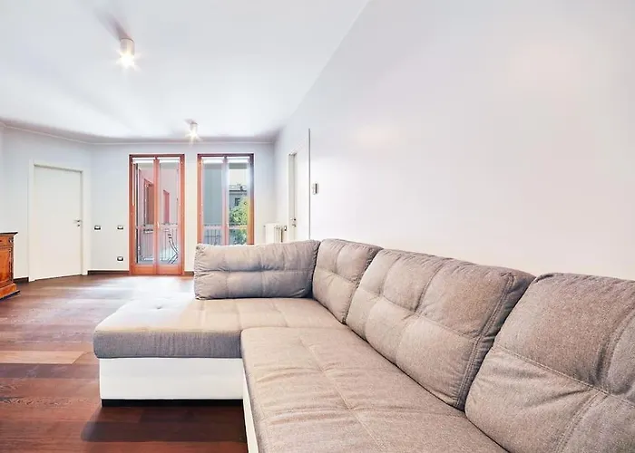 Large Navigli Apartment *